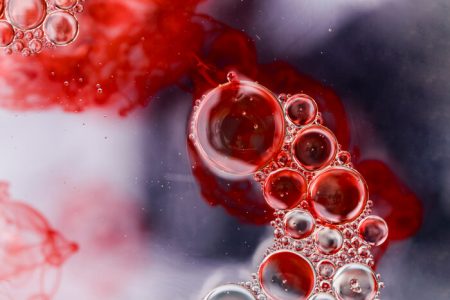 revista-rai-inmunohematologia-salud-sangre-mancha-sangre-abstracta-diseno-agua