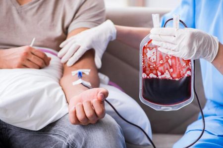 revista-rai-inmunohematologia-salud-sangre-paciente-recibiendo-transfusion-sangre-clinica-hospital